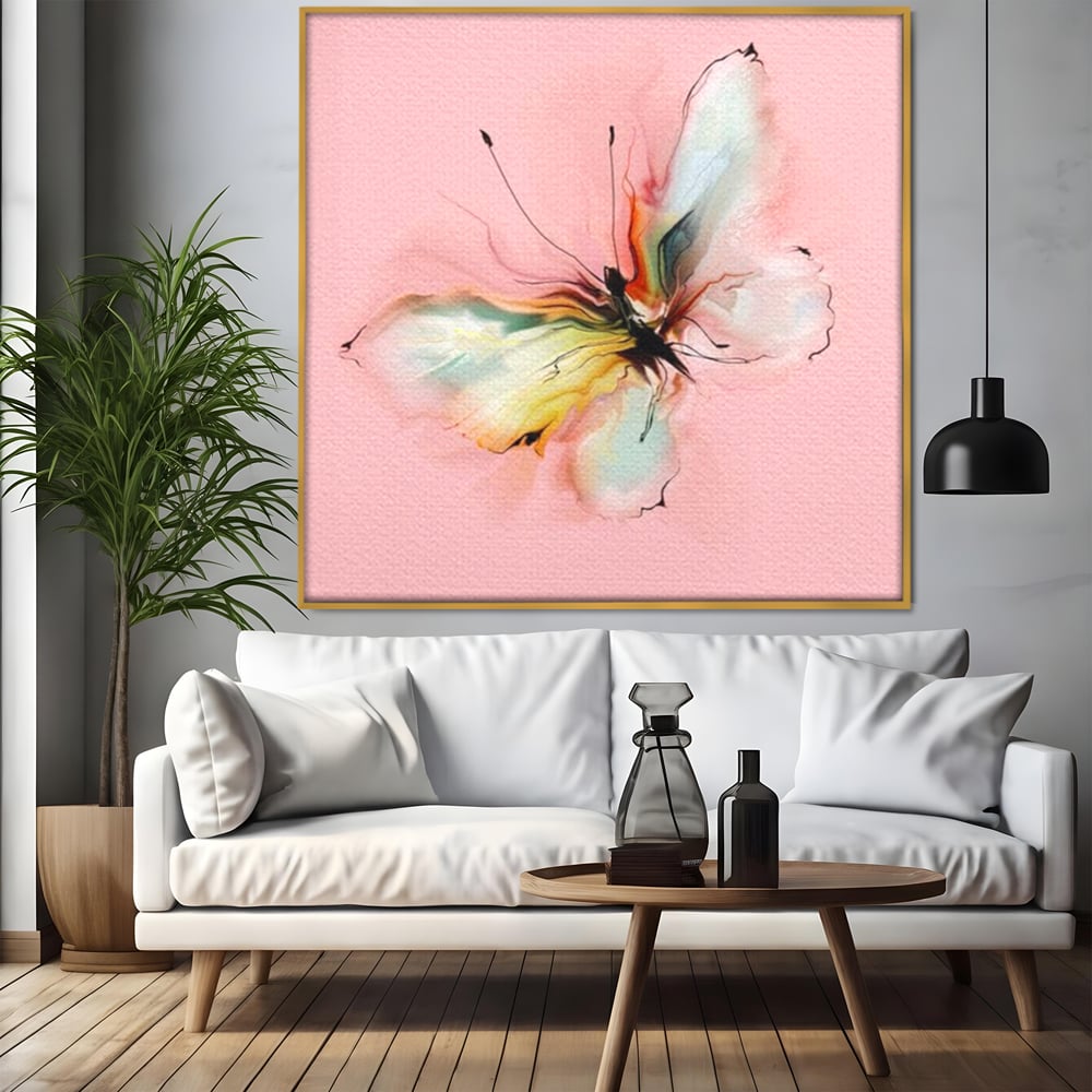 Tablou canvas cu tablou canvas cu fluture in pastel, in rama de aluminiu auriu, pe perete intr-un living